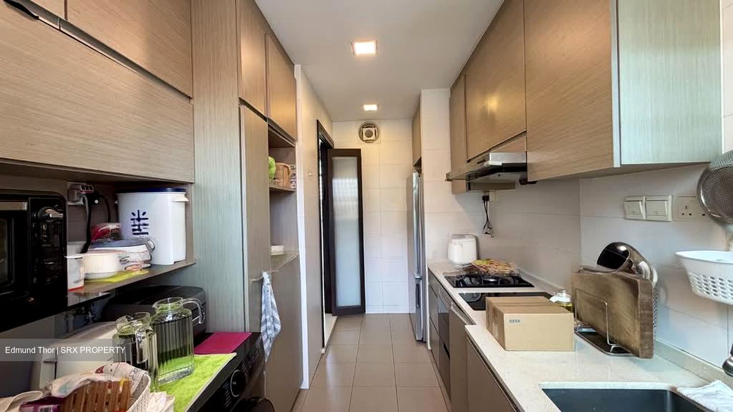 Le Reve (D14), Condominium #560091031